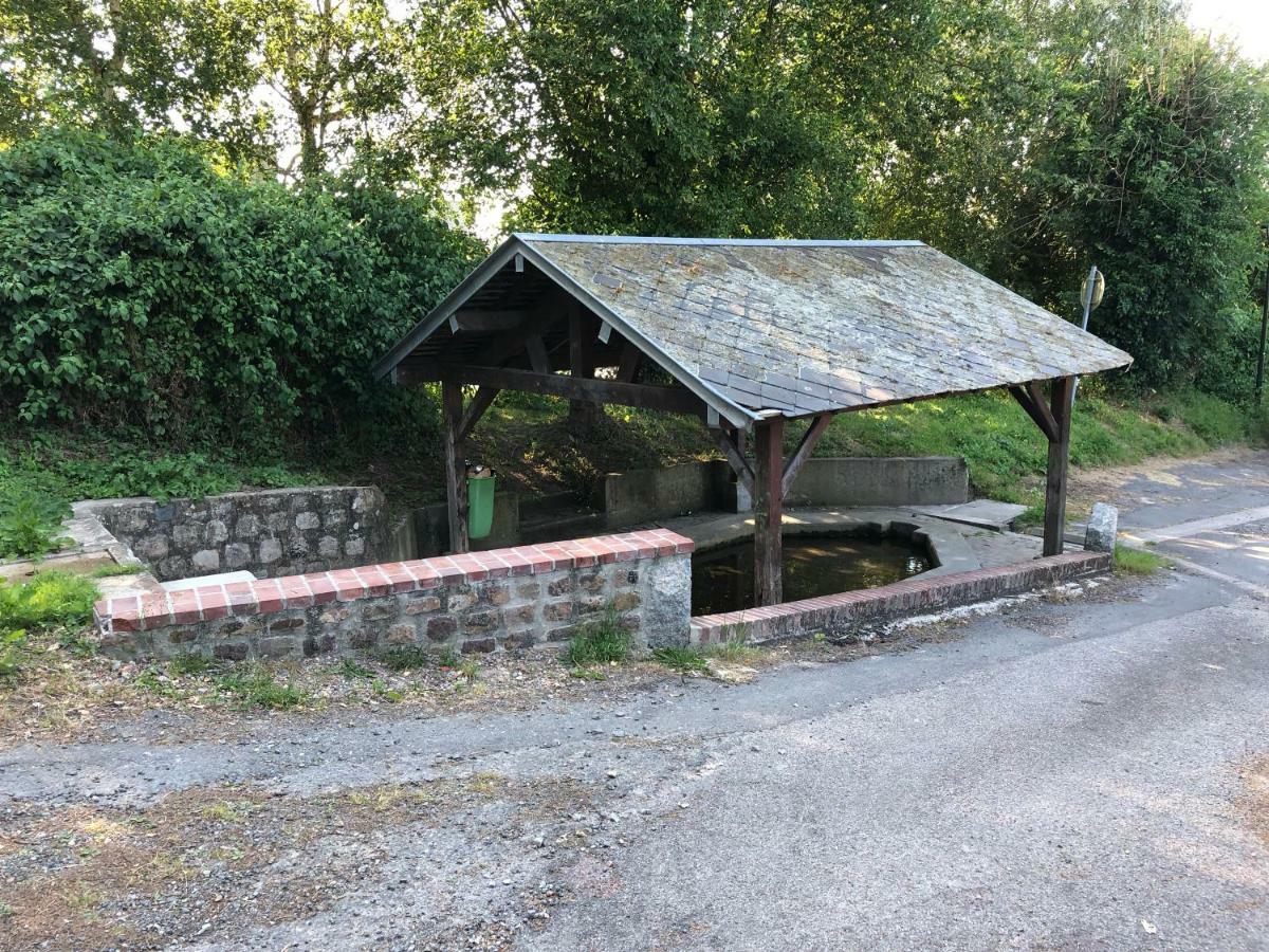 Aux Lettres Du Lavoir La Riviere-Saint-Sauveur Luaran gambar