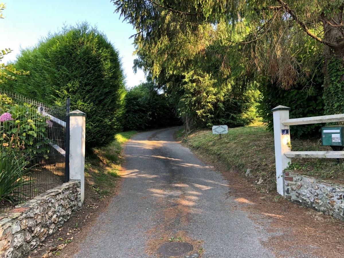 Aux Lettres Du Lavoir La Riviere-Saint-Sauveur Luaran gambar